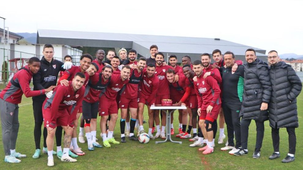 Boluspor'da Antremandan sonra Doğum Günü Kutlaması