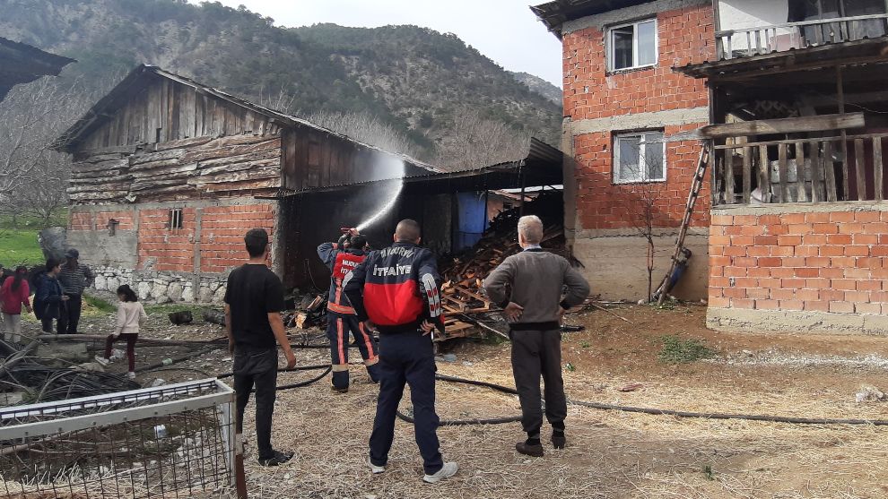 Odunluk yangını büyümeden söndürüldü