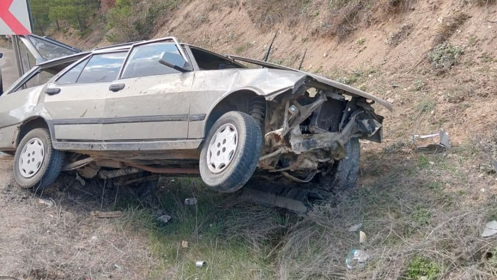 Şarampole uçan otomobil hurdaya döndü: 1 yaralı