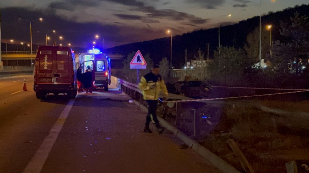 TEM'de Tofaş kağıt gibi ezildi: 2 ölü, 1 yaralı