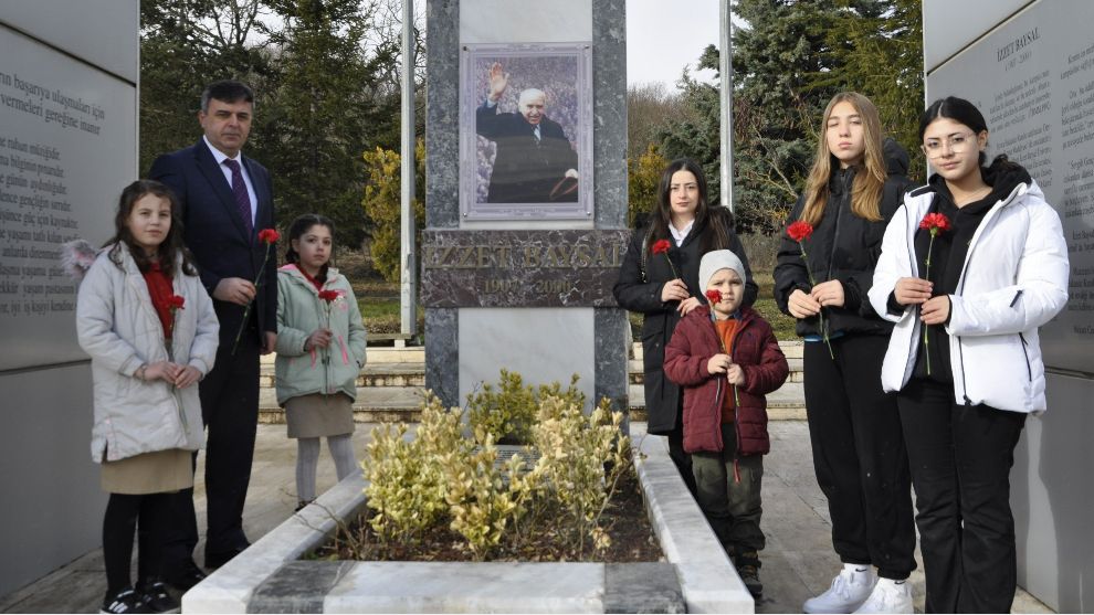 Vefatının 25'nci yılında minikler böyle andı