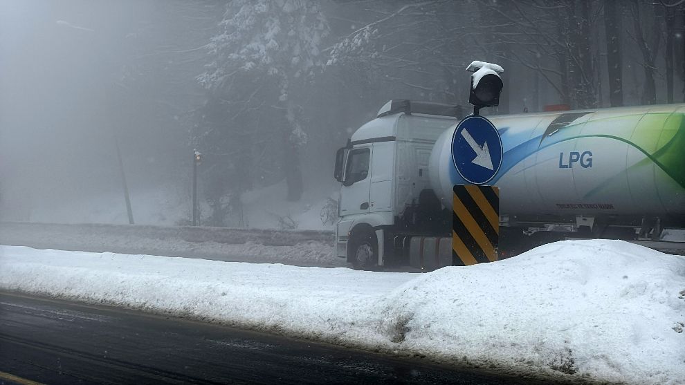 Bolu Dağı'nda hafif kar ve sis etkili oluyor