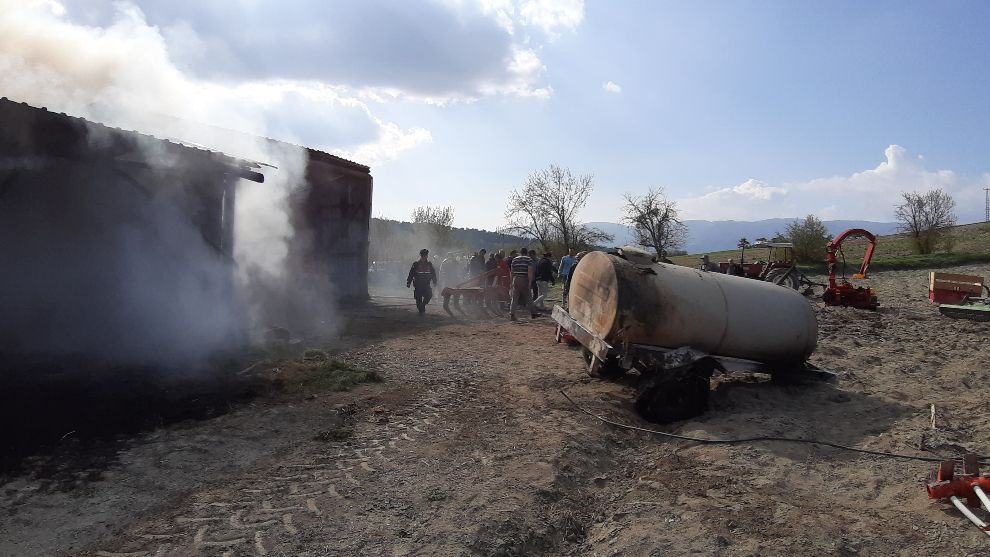 Çevre köylülerin ve itfaiye ekiplerinin müdahalesiyle kontrol altına alındı.