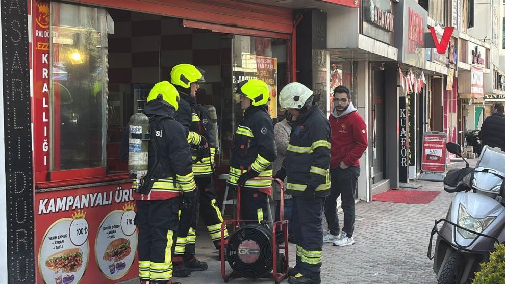 Tavuk döner dükkanında yangın paniği