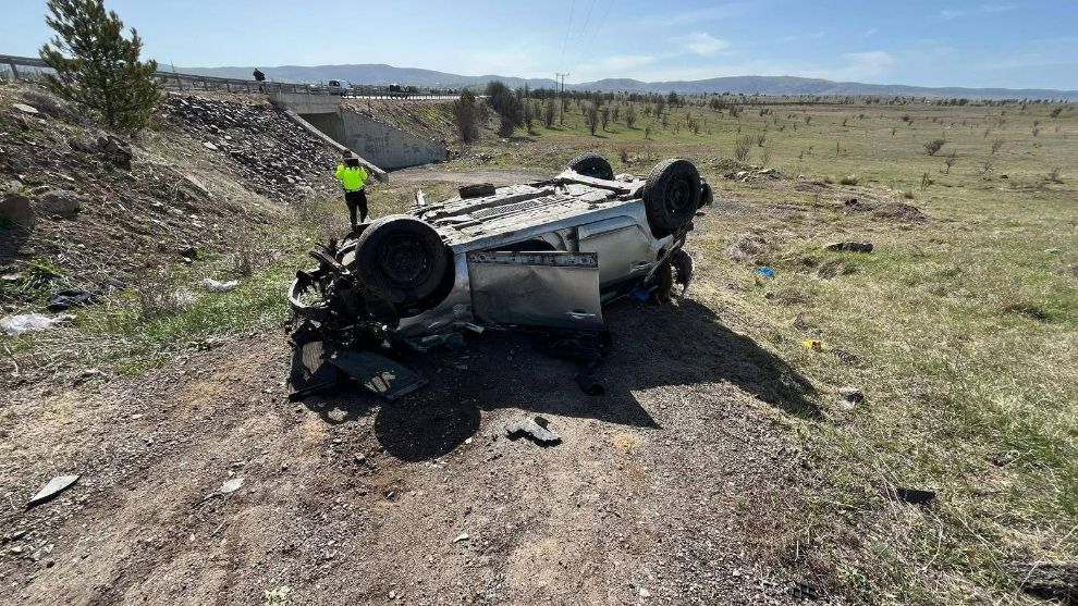 Tepetaklak olan otomobilde bulunan 1 kişi yaralandı