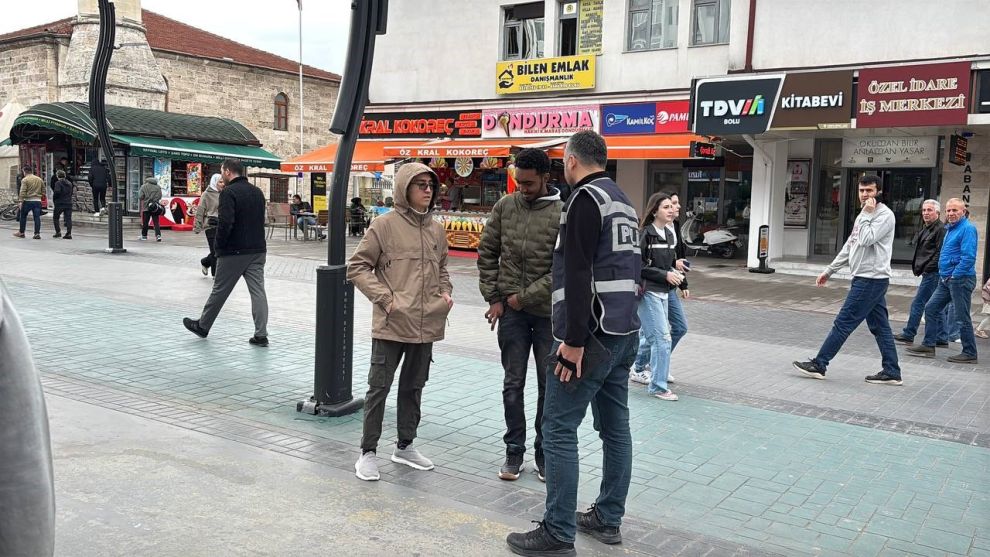 Vizesi biten ve kimlik belgesi geçersiz olan kişilere işlem yapıldı