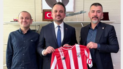 Başkan Abak'dan, Gençlik ve Spor Bakan Yardımcısı Enes Eminoğlu'na Boluspor Forması...