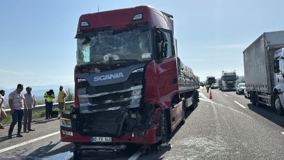 TEM Otoyolu'nda 4 tırın karıştığı zincirleme kaza: 2 yaralı