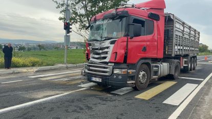 Tır ile kamyonet çarpıştı: 1 yaralı