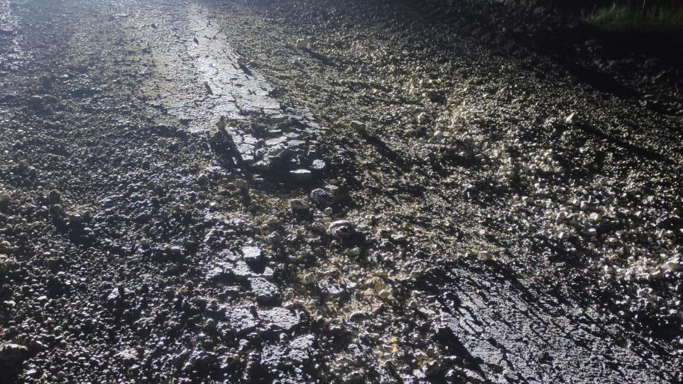 Ağır Tonajlı Kamyonlar Yolu Kullanılamaz Hale Getirdi