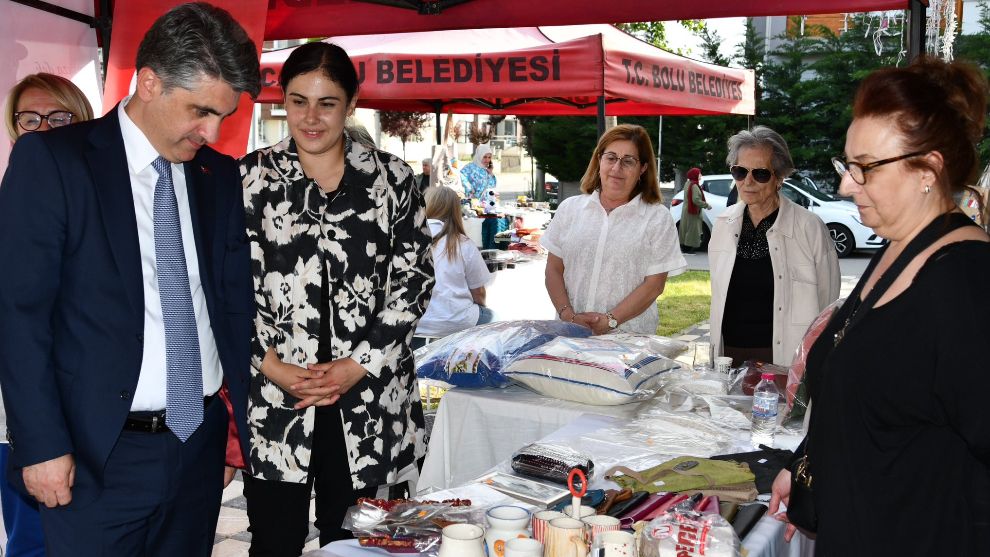 Bolu Valisi Aydın ve eşi Alpagut Mahalle Panayırında...