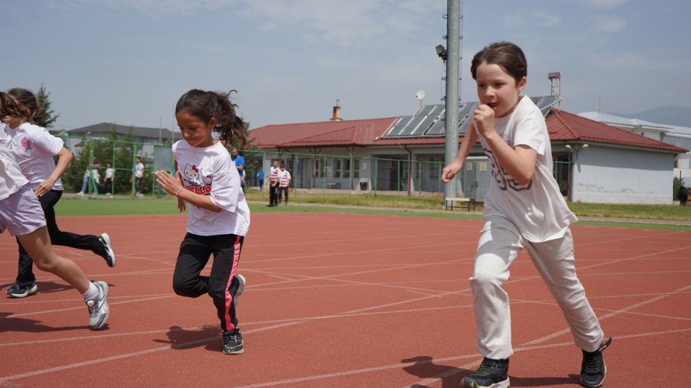 Bolu'da minikler atletizm şenliği renkli görüntülere sahne oldu