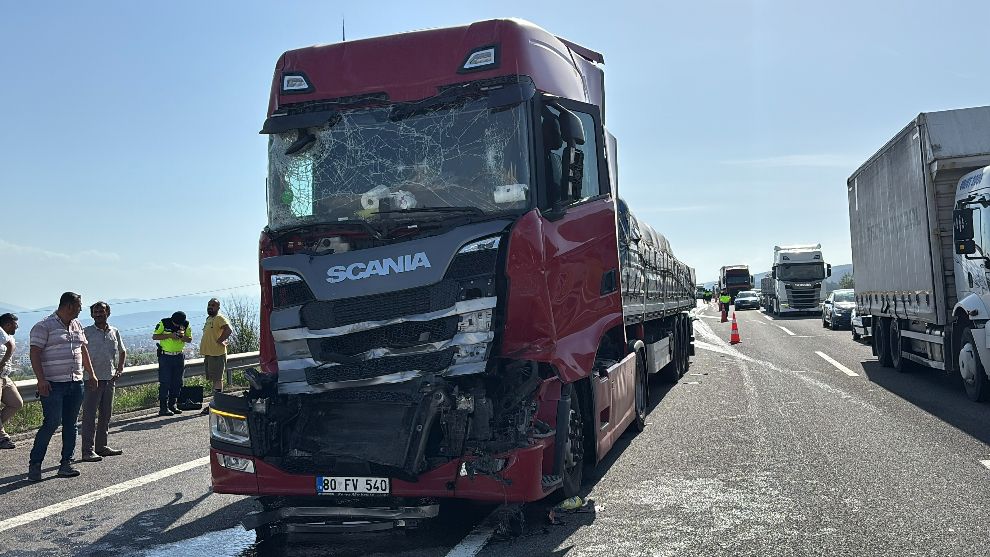 TEM Otoyolu’nda 4 tırın karıştığı zincirleme kaza: 2 yaralı