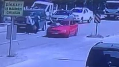 Bolu'da yola aniden çıkan 7 yaşındaki çocuğa otomobil çarptı