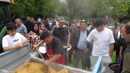 Geleneksel Hacet Bayramı için yarım ton et kavruldu