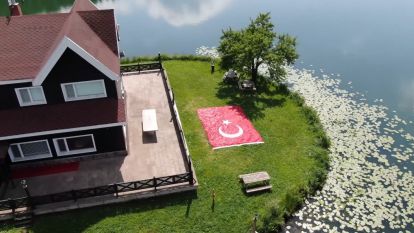 Jandarma 186. yılını böyle kutladı: Gölün içinde Türk bayrağı açtılar