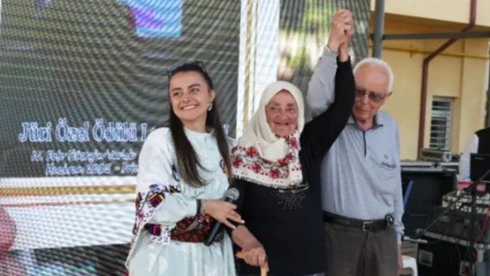 82 yaşında, eşinin fotoğrafını çekti ödül kazandı.