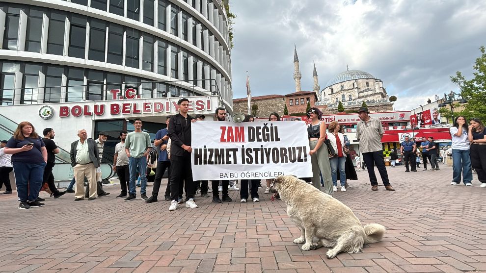 Otobüs fiyatları yüzde 33 zamlandı, öğrencilerden tepki yürüyüşü