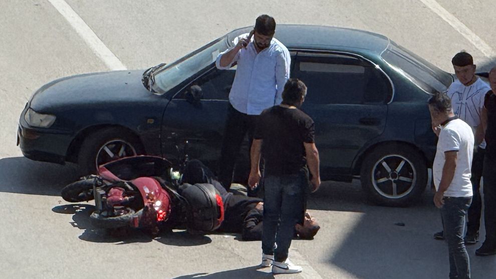 Otomobil ile çarpışan motosiklet sürücüsü yaralandı