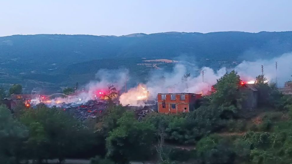 Alevler geceyi böyle aydınlattı