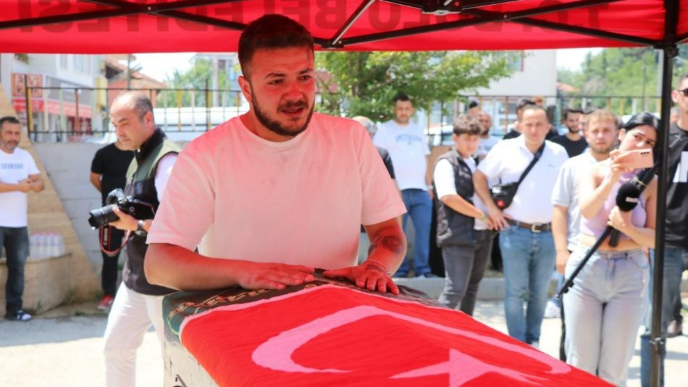 Bolu’nun gönüllü kahramanı gözyaşlarıyla son yolculuğuna uğurlandı