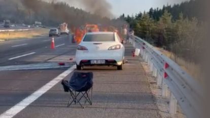 Alevler Yolda Seyir Halindeyken Başladı
