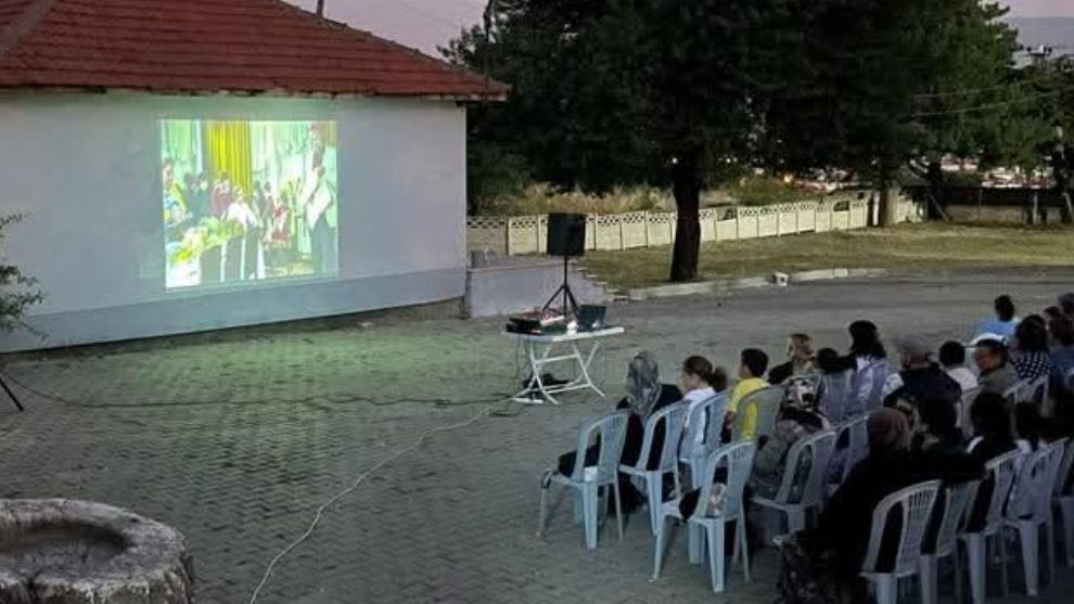 Salıbeyler Mahallesinde Yazlık Sinema günleri İlgi gördü...