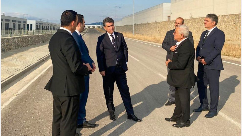 Vali Abdulaziz Aydın, 988 Dükkanlık  sitede...