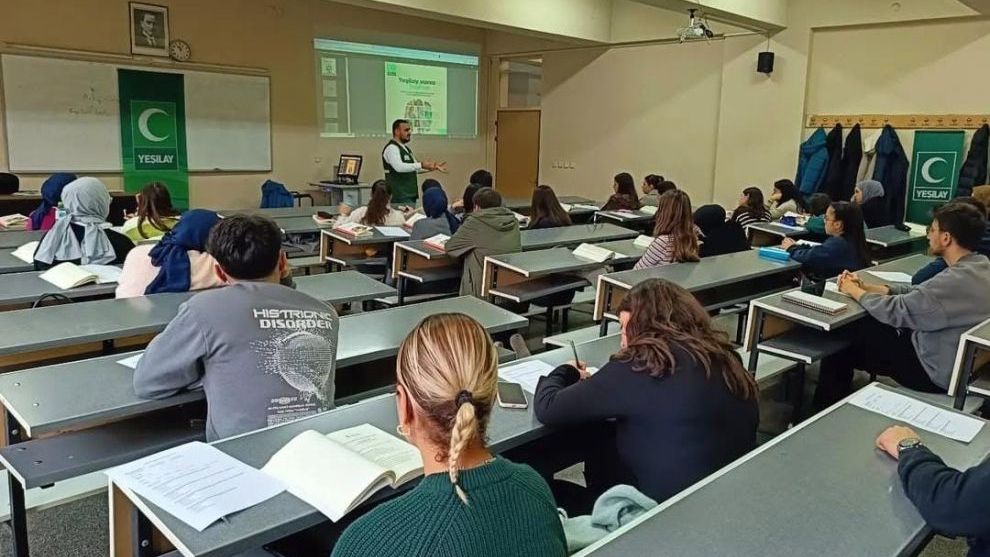 Yeşilay, bağımlılıkla mücadele için firmalarda ücretsiz seminer veriyor