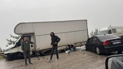Aynalıkaya'da Maddi Hasarlı Trafik Kazası