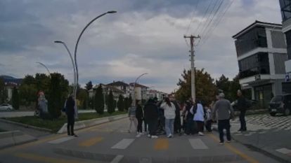 Bolu'da bir otomobil yaya geçidinde 4 yaşındaki çocuğa böyle çarptı
