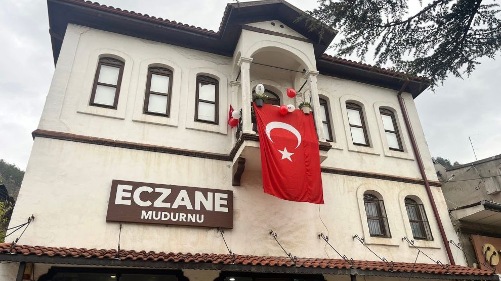 Atatürk Bayraklarıyla Evler ve Konaklar Süsledi