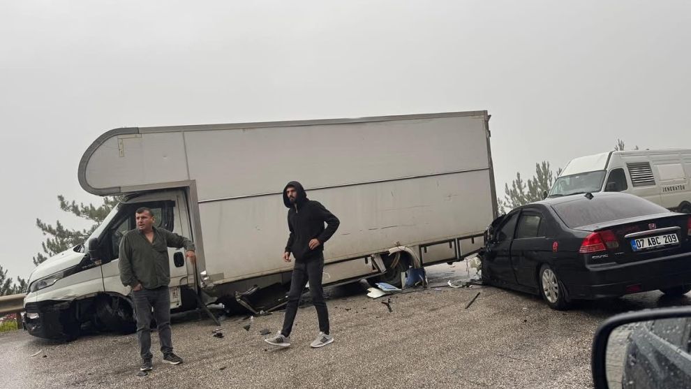 Aynalıkaya’da Maddi Hasarlı Trafik Kazası