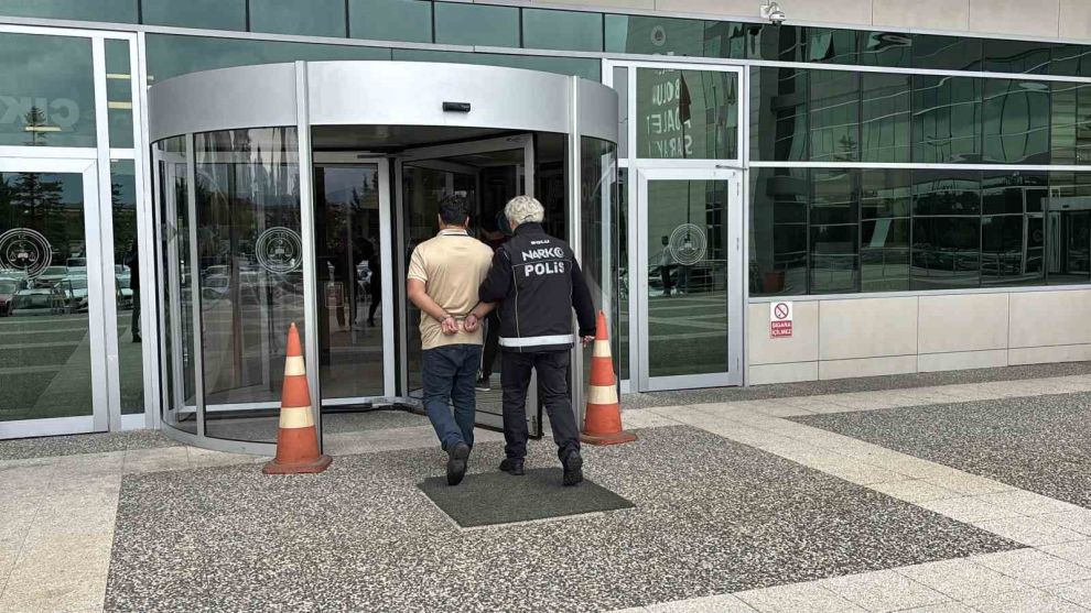 Bolu’da aracın dingillerine gizlenmiş 7 kilo uyuşturucu ele geçirildi