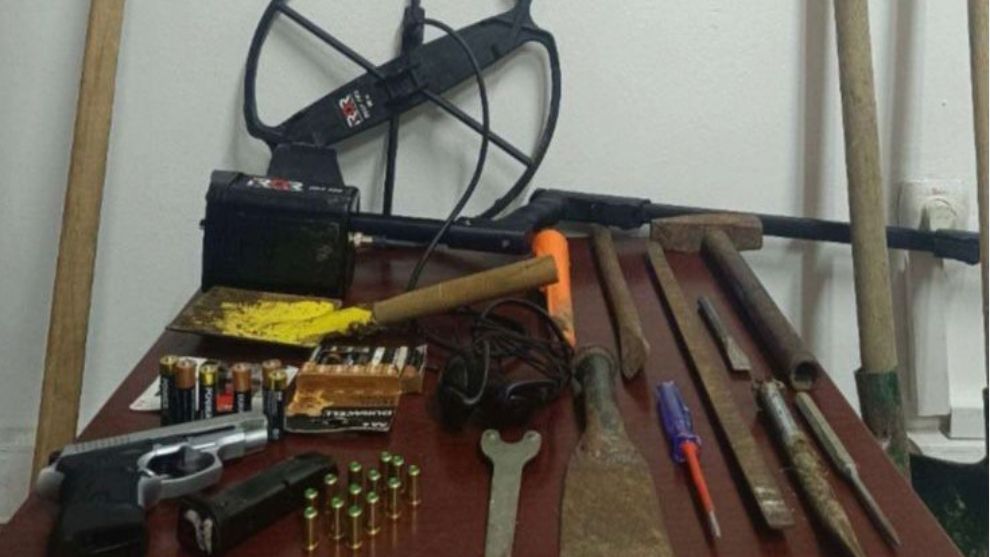 Jandarmadan define avcılarına suçüstü: 4 gözaltı