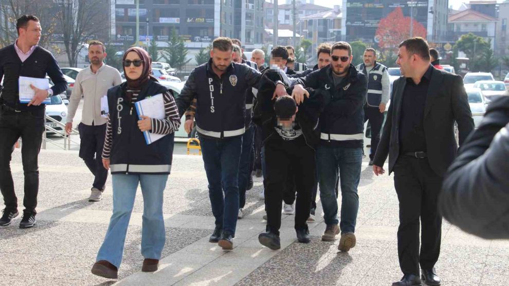 5 şüpheli adliyede