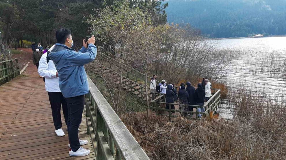 Bolu'nun doğa harikası Abant Gölü'ne ziyaretçi akını