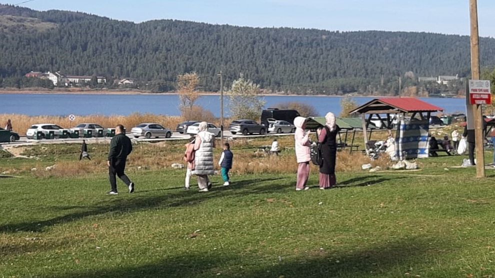 Bolu'nun doğa harikası Abant'ta ziyaretçiler akın etti