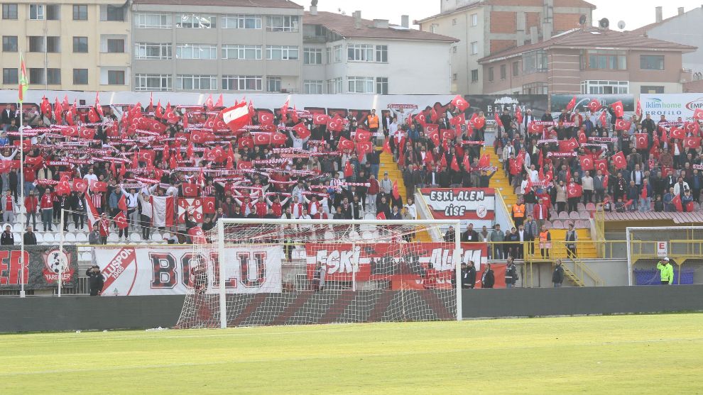 Boluspor Tribünleri Ay-yıldızlı Türk Bayrakları ile donandı...