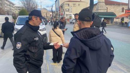 Bolu'nun en işlek caddesinde kaçak göçmen uygulaması