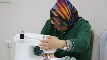 Özel çocuklar eğitim alırken, anneleri el emeği ürünler üretiyor