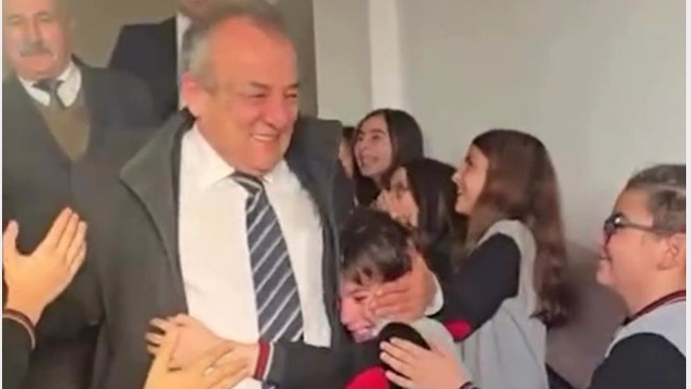46 yıllık öğretmenlik yolculuğuna alkışlarla veda