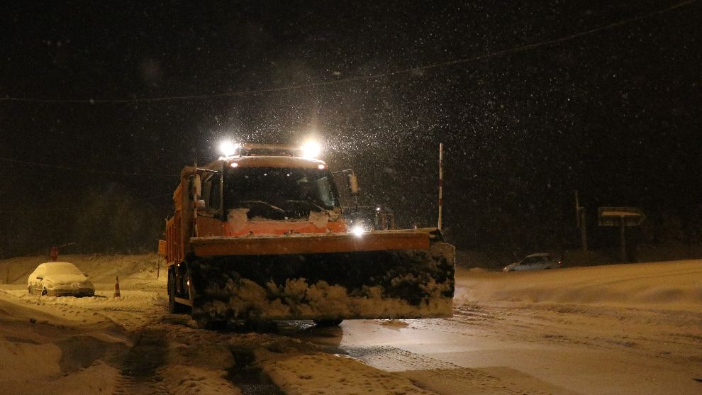 Bolu Dağı'nda kar yağışı devam ediyor