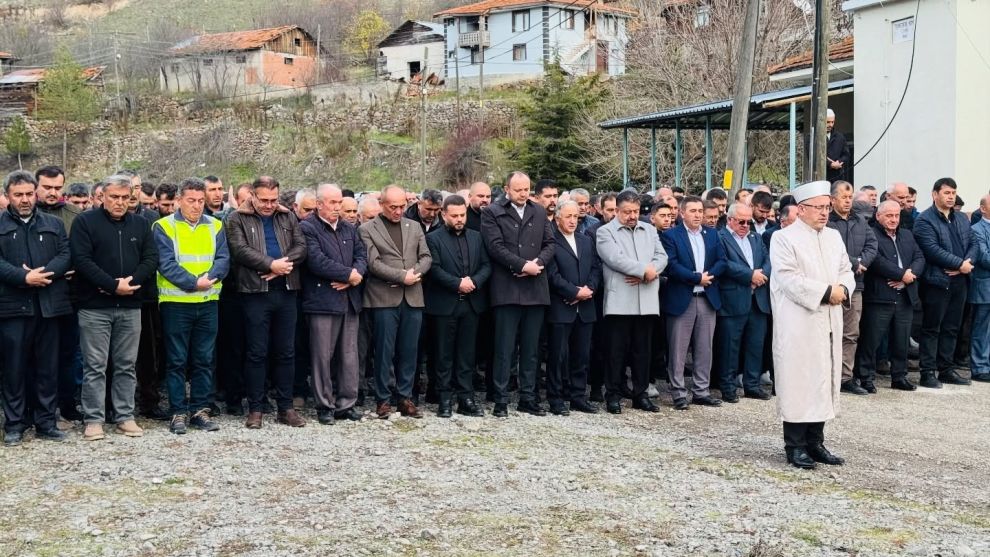 Onlarca kişinin mezar yeri taşınmıştı, gıyabi cenaze namazı kılındı