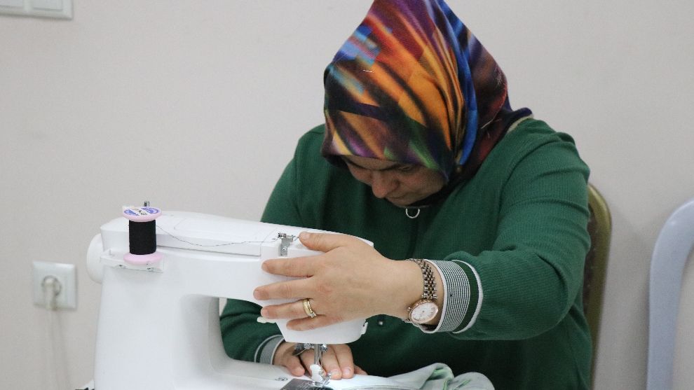 Özel çocuklar eğitim alırken, anneleri el emeği ürünler üretiyor