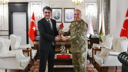 MAVİ BERELİLERİN KOMUTANI GÖREVE BAŞLADI