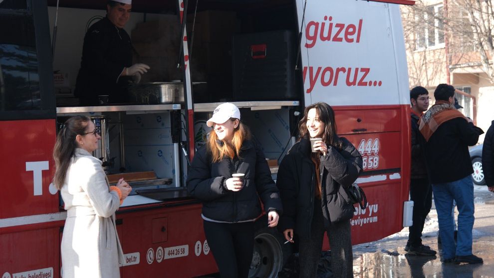 Bolu Belediyesi'nden  Öğrencilere Sıcak Çorba ikramı...