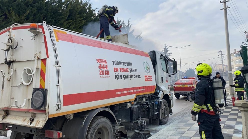Bolu’da yol süpürme aracında yangın çıktı