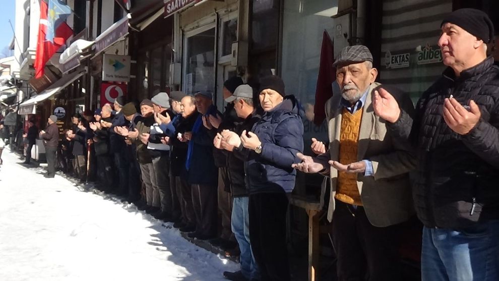 Mudurnu'da eksi 18 derecede esnaf duası geleneği sürdürüldü