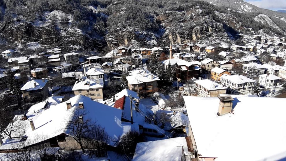 Tarihi osmanlı kasabasında kış güzelliği